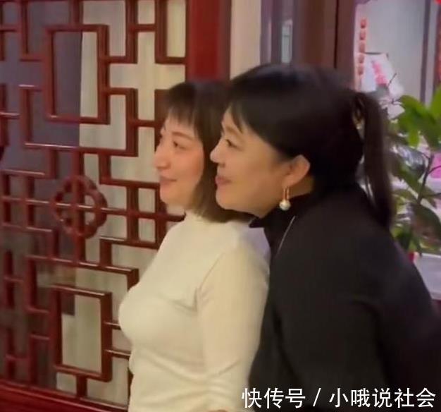 非常6+1|51岁李菁菁回顾抗癌经历,花式鼓励病友,与30岁三婚老公秀恩爱