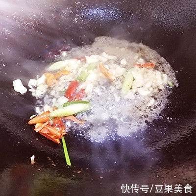 白菜炒肉丝|白菜炒肉丝，香香辣辣的，滋味超足