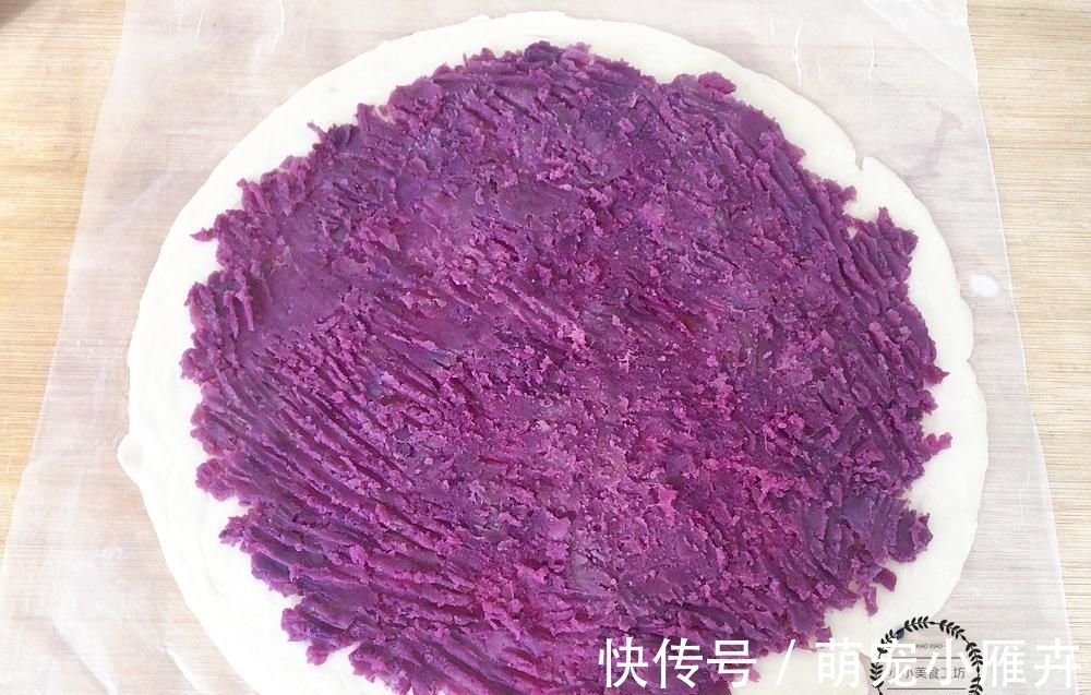 2个紫薯2张手抓饼，教你做美味紫薯卷，无水无油，香甜酥脆真好吃