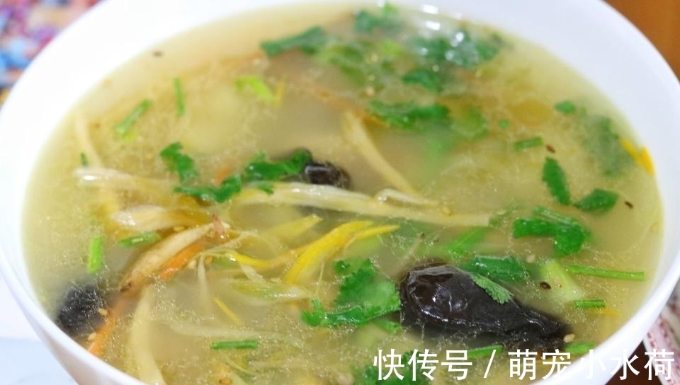 一家三口的春节午餐走红，6菜1汤，网友：拒绝假精致，超想吃