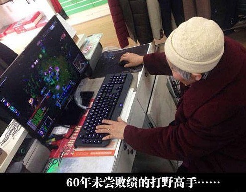 |搞笑图片幽默段子笑话看到一只很虔诚的老鼠,是在祈祷什么呢