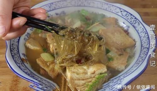 吃肉|白菜别再直接炒了,加1块豆腐,比吃肉还过瘾,上桌连汤汁都不剩