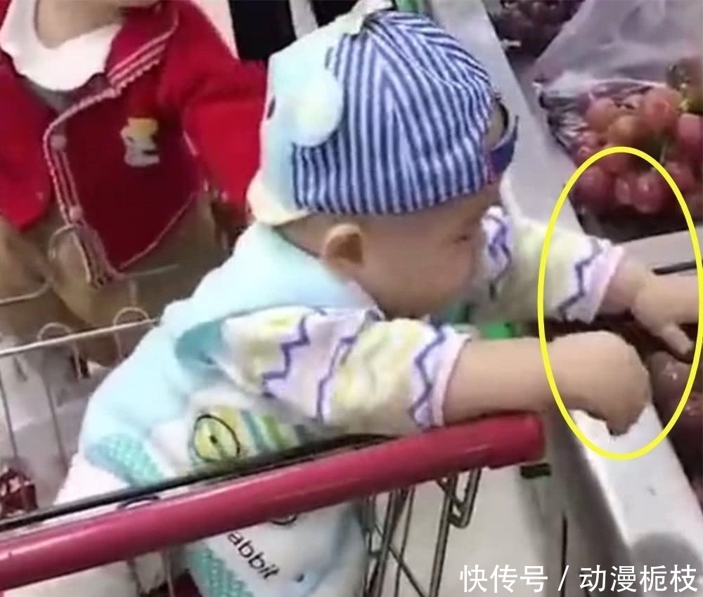 提子|妈妈带宝宝逛超市，走到水果区宝宝竟做出如此行为，评论炸了