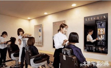 时尚|女子追求时尚染了一头“奶奶灰”,刚没过几天,真的成老奶奶了