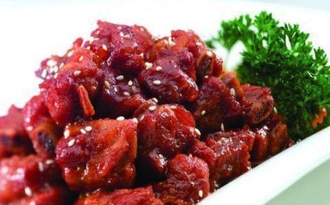 家常菜的一些美味菜肴并不油腻，学会在家制作它们，全家人都胃口大开