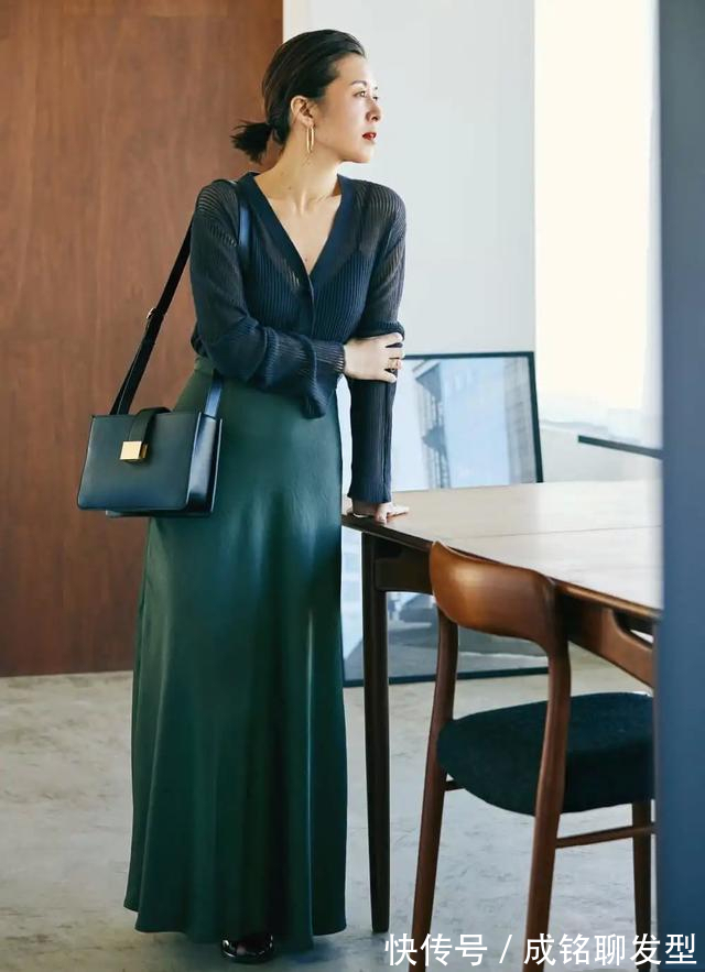 大草|48岁日本博主的穿搭告诉我们,身材好不会穿也白搭,搭配才是王道