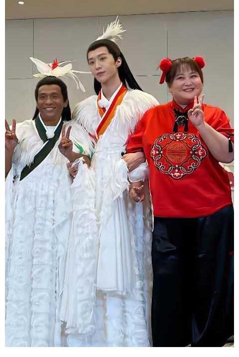 元氣滿滿|39歲賈玲胖出天際，脖子三層肉，長裙遮不住粗腿，擔心她的健康