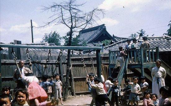 孩子|十张讽刺插图,揭示孩子现代童年和过去童年区别,家长看完会沉默