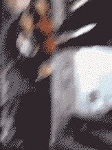 |搞笑GIF:这浪好厉害啊,拍打的妹子是猝不及防啊