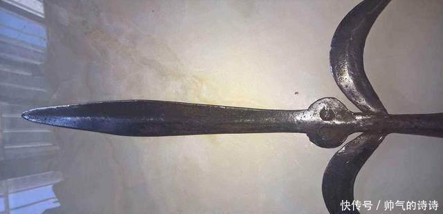 梁山@梁山第1个惨死的正将,七窍流血而亡,使用的这把兵器是当时一绝