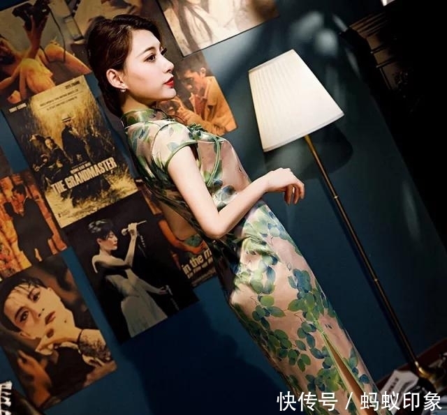 印花丝绸旗袍,修身中长款,陪你一场纸醉金迷!