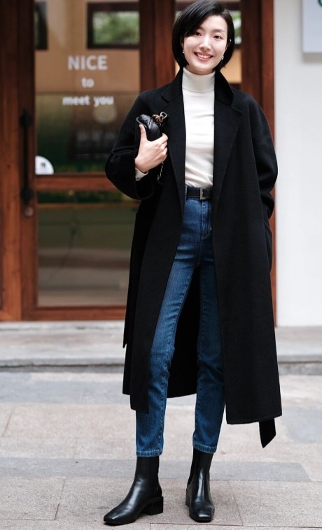 穿搭 今年“九分裤+裸靴”火了,显高显瘦又有气场,时髦保暖还日常