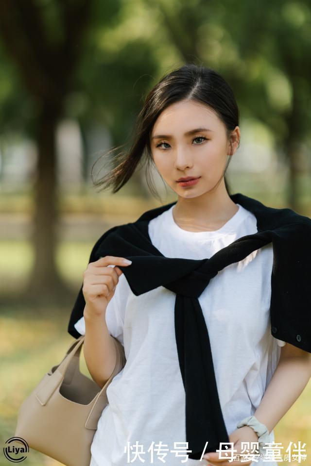 今秋薄外套里穿什么这件内搭洋气炸了!