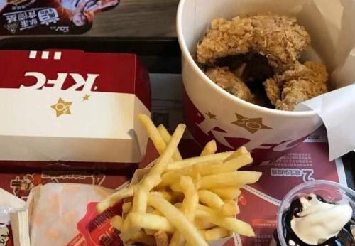 总要|吃肯德基时,餐盘上面为啥总要垫一张纸服务员很多人不懂装懂