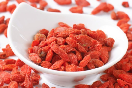 改善睡眠|睡前吃枸杞好处太多了,不仅促睡眠,还能养肾,爱吃就赚了!