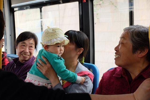 亲爱的|遇到别人这样逗你家孩子，宝妈别只顾面子，直接“反击”回去