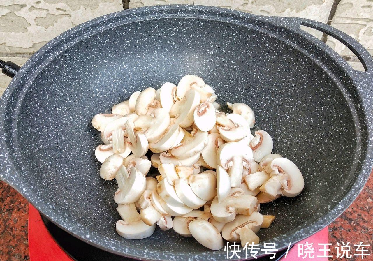 口蘑此做法太鲜美了,爽滑细嫩,给肉都不换,超下饭