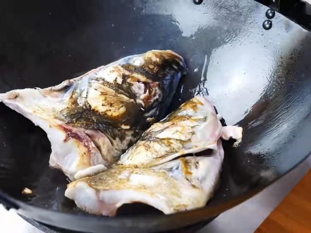 不管煮什么鱼汤，牢记这“3步”，保证鱼汤又浓又白，鲜香无腥味