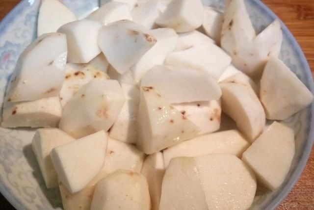 这碱性食材要多吃,10块钱3斤,上锅蒸一蒸,绵软细腻,香辣下饭