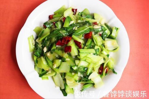 青菜|炒绿叶菜,直接下锅可不行,记住2个窍门,出锅翠绿入味不出水