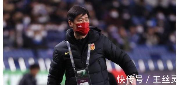 李霄鹏|国足主帅李霄鹏一举动引关注,本人很敬业,但要拿出成绩