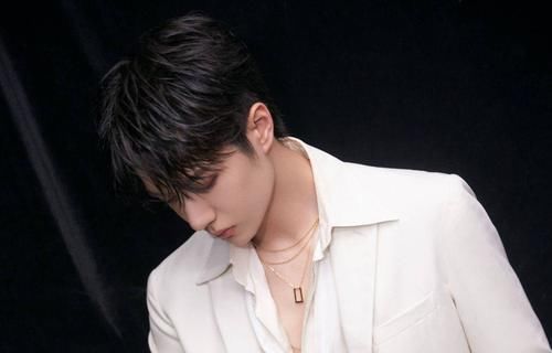 练习生|乐华年会有多土？艺人全程都在憋笑，王一博被赞太理智