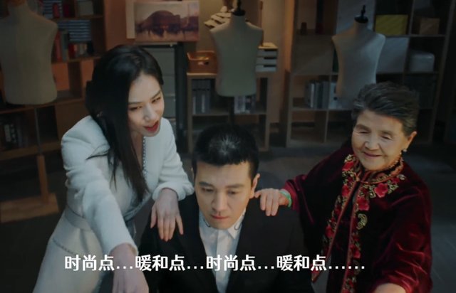 《婆妈2》宣传照，黄圣依侯佩岑张铎家都是三人合体，杜淳偏不同