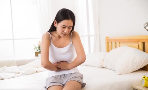 胆汁|女子确诊肝癌,3个月后离世,医生:睡前爱做1件事,是自毁肝脏