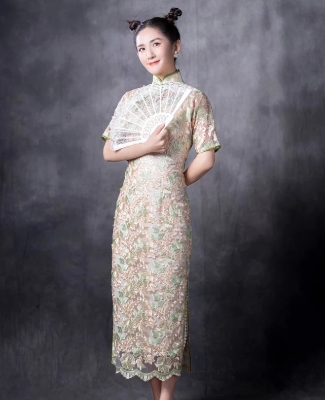 漫画腰|谢娜自认腰粗不适合穿旗袍,被造型师强制要求后,一秒变漫画腰!