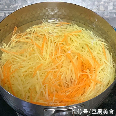 美食|在家复刻被全世界夸赞的冬奥美食～土豆汤