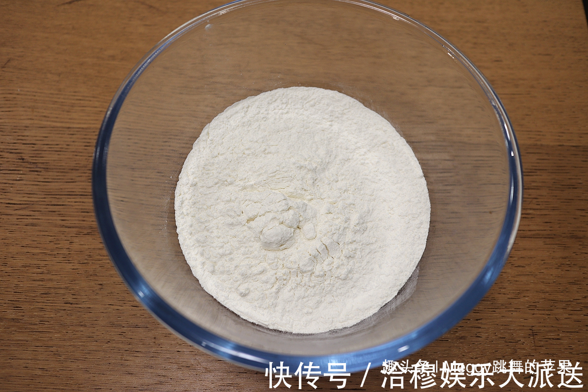 别争了！外酥里嫩的葱花饼，凉水还是热水揉面跟我学，全会了