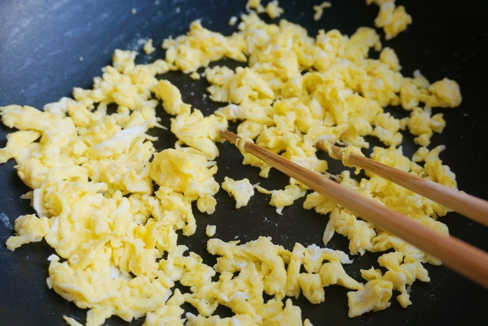 这个馅饼百吃不厌，皮不发硬，馅不流汤，方法简单没得说！