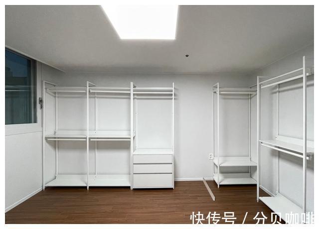 卫生间门|进门无玄关?试试她家的方法,还能多出一个餐厅,实用又耐看!