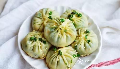 调韭菜馅就怕包着包着韭菜出水，教你一个小妙招，放多久都不没事