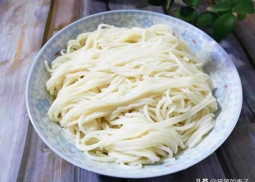 你喜欢吃炒粉吗?用什么配料炒比较好吃?怎么做?