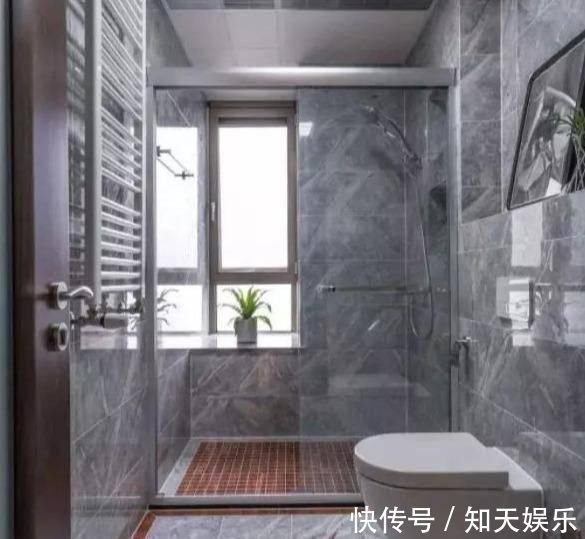 73平|师傅在卫生间砌了半堵墙,邻居看后竟赖着不走,非要师傅去她家装