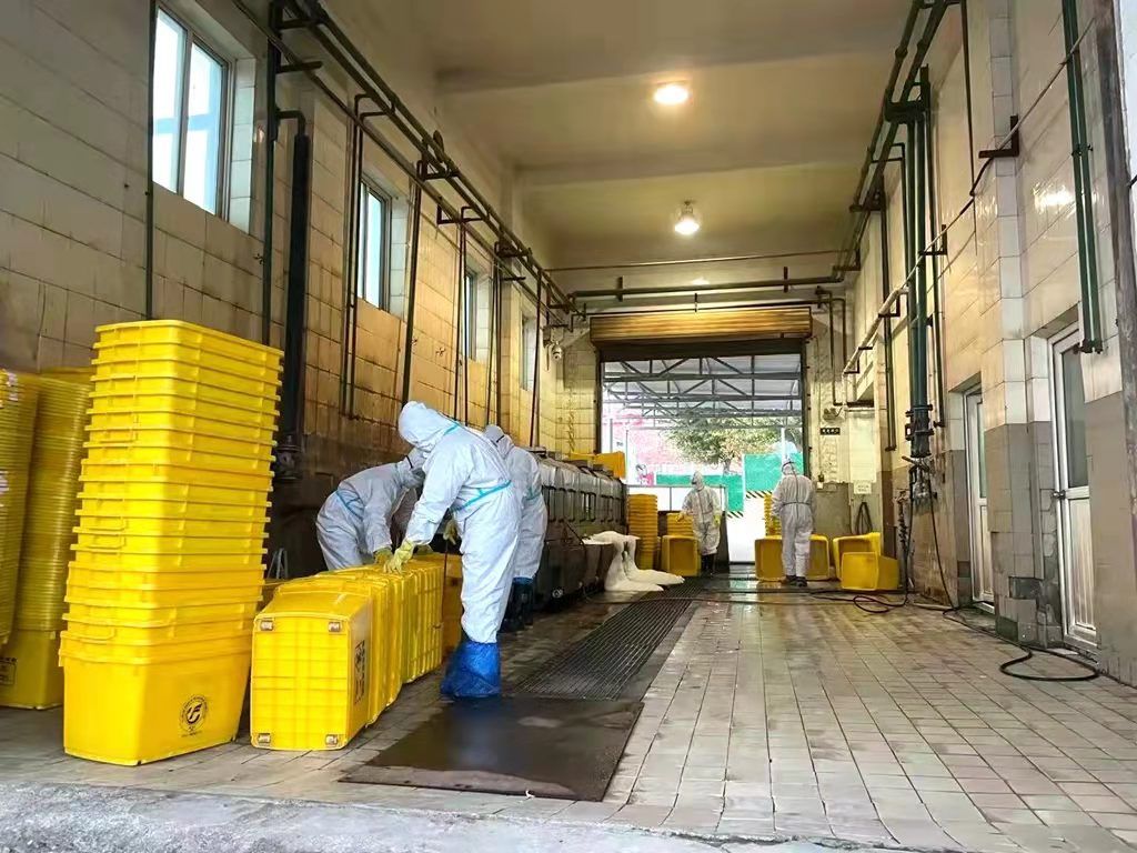 医废“终结者”筑起抗疫“铜墙铁壁”|新华全媒+| 新冠肺炎