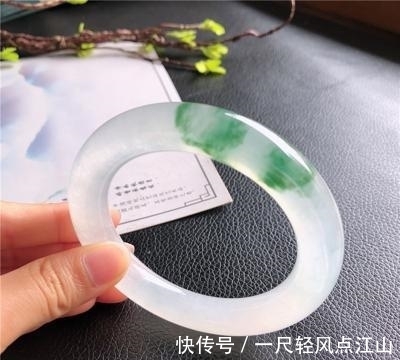 翡翠手镯 一般冰种玉镯子的价位