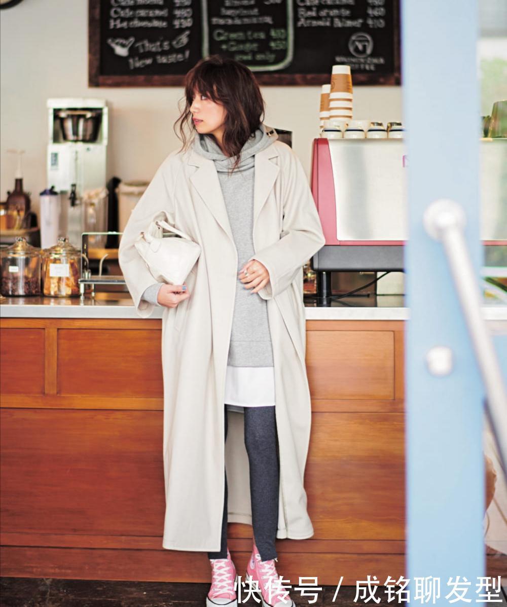 大衣|今年冬天“大衣+帆布鞋”火了,减龄休闲不挑人,时尚舒适又百搭