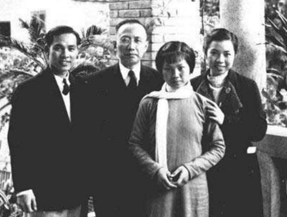 郭沫若走后,妻子清理遗物时发现一张照片,不久便悬梁自尽