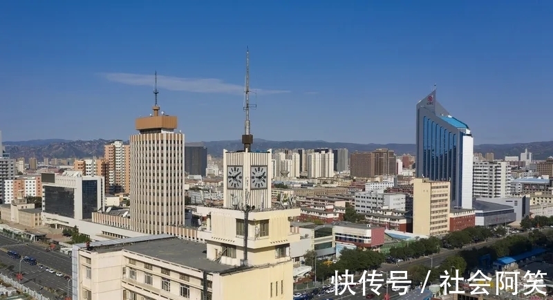 钟声|停摆10多年后，新华广场东侧信息大厦楼顶的景观塔钟再次敲响