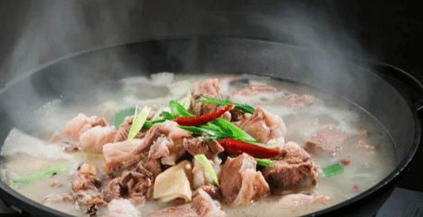  炖羊肉，调料不是越多越好！只加2样，羊肉软烂羊汤鲜美，没膻味