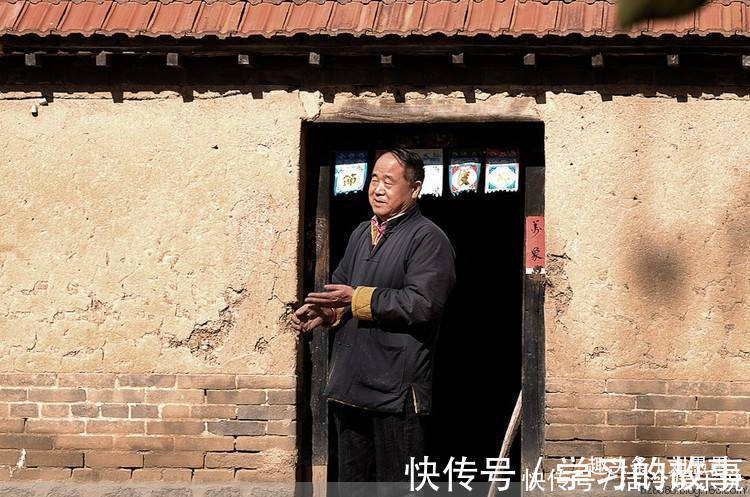 红高粱家族#获得诺贝尔奖后的作家莫言，为什么反倒被推下神坛，很多人喊打