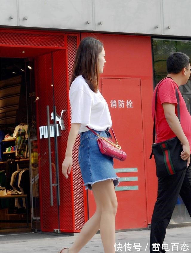 街拍|时尚的尖头细跟鞋,让你的搭配变得简单,还显身材苗条!