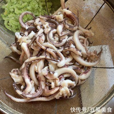 鱿鱼|我这样做双椒炒鱿鱼,家人都爱吃