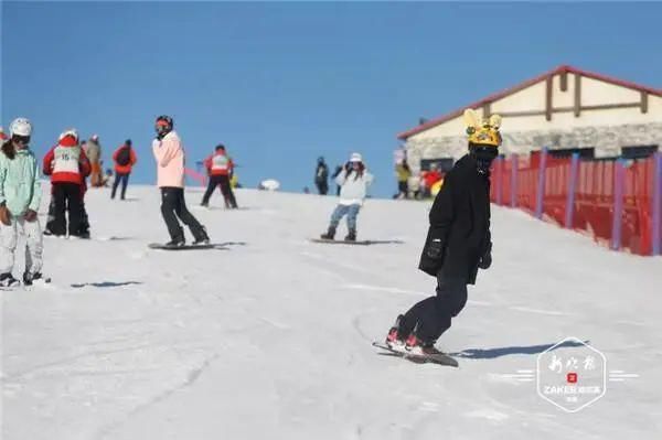 冰雪|前方高燃！亚布力新雪季开板首滑，一卡畅滑三山你还不快来“发烧”吗？