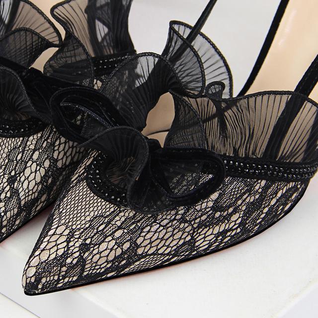 穿“蕾丝”的女人最性感！这6款蕾丝高跟鞋，让你的魅力从脚绽放