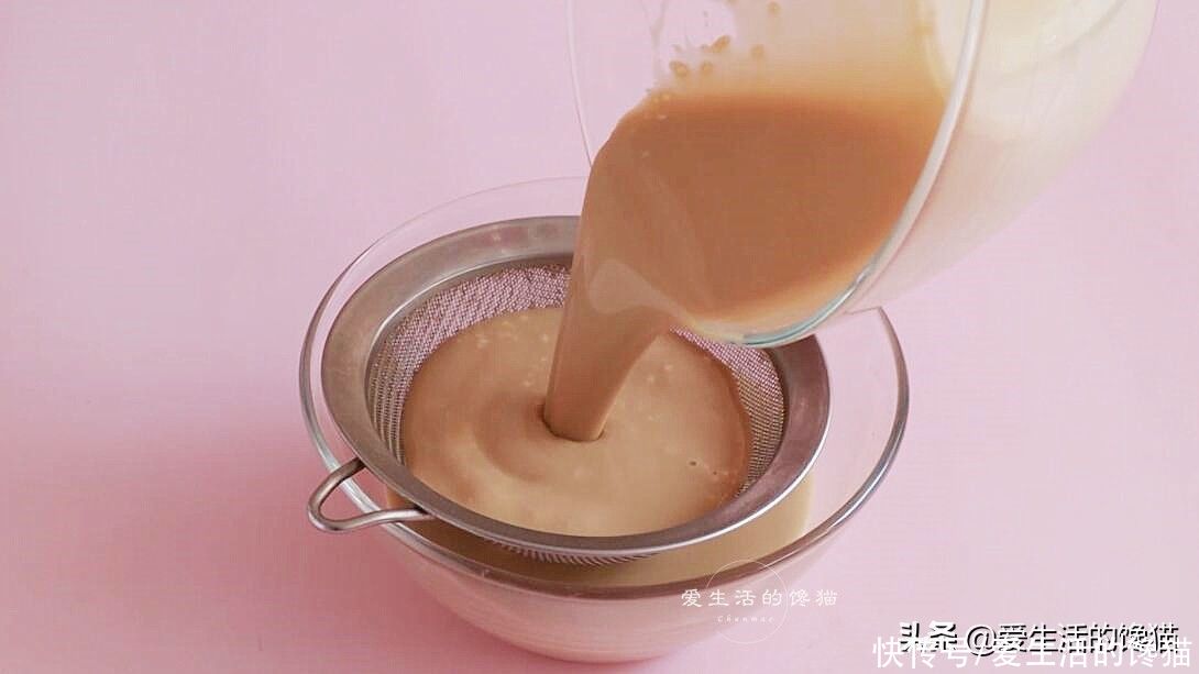 蛋挞|年售6200万杯的燕麦拿铁，做成蛋挞，酥香迷人，连吃5个也不过分