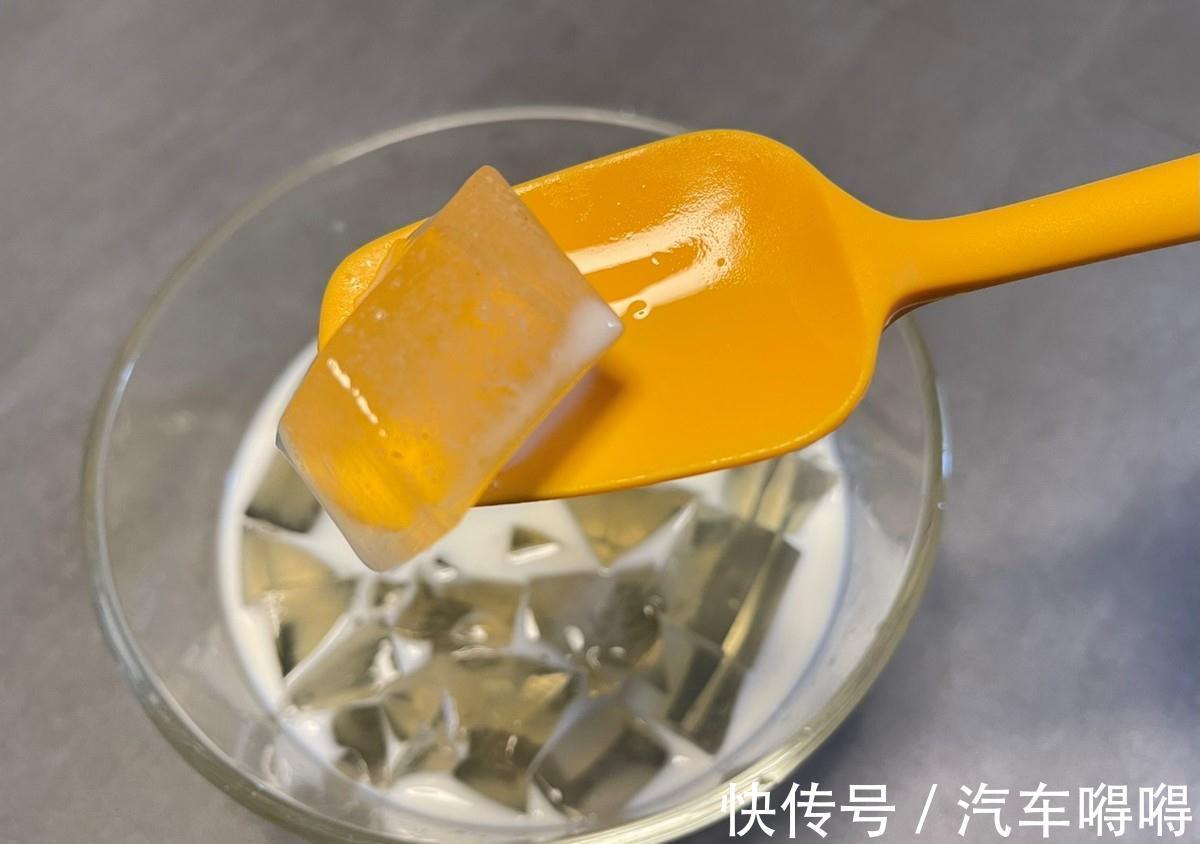 秋天去火哪家强?雪梨菊花加冰糖!我来教你在家做,干净又健康