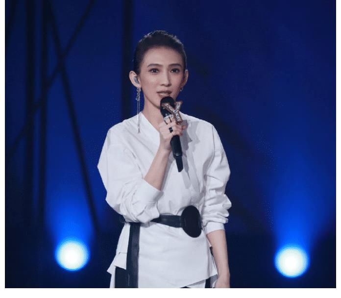 《我们的歌3》决赛反转不断,戴佩妮逆风翻盘,完胜林子祥遭质疑